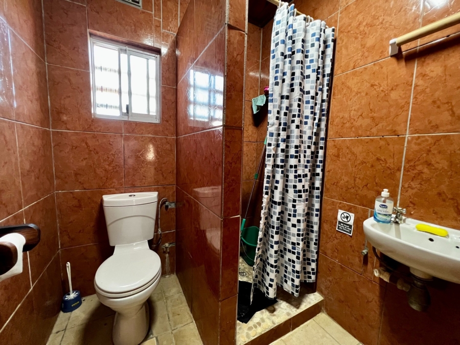7 Bedroom Property for Sale in Sir Lowrys Pass Village Western Cape